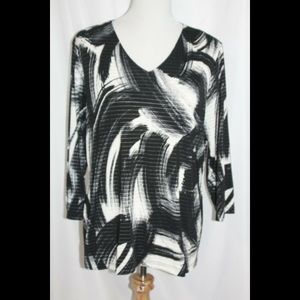 GORGEOUS Chicos Black and White Brush Detail Blouse with Perforated Detail🖤🤍